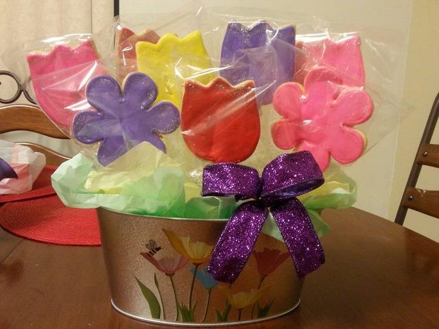 Sweet Elegance Cakes-By Tracie Flower Cookies