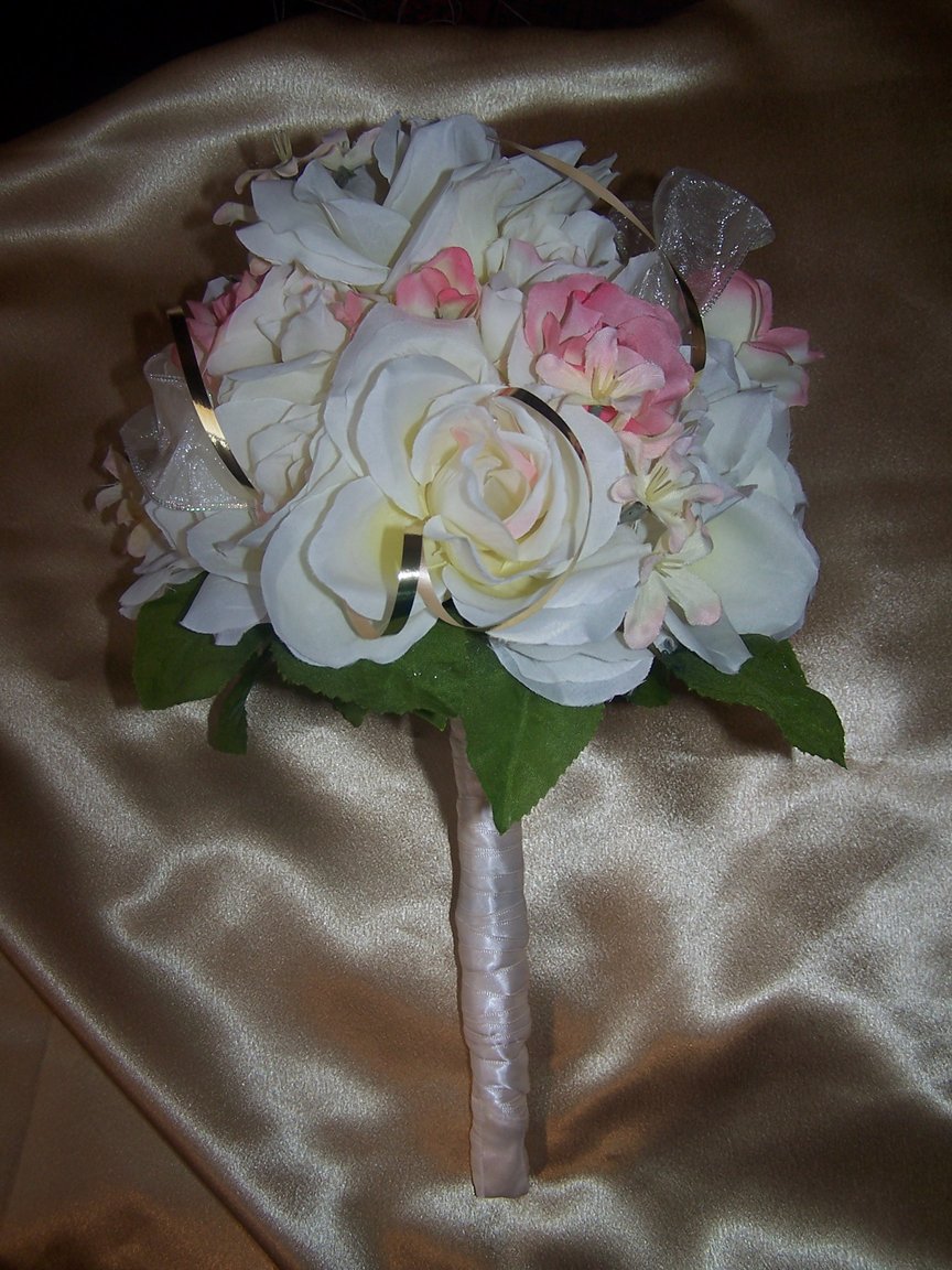 Sweet Elegance Cakes-By Tracie Floral Set Up